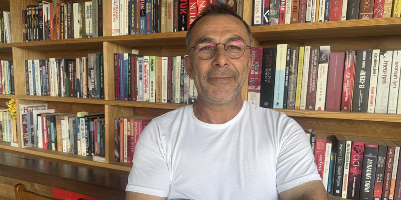 İşlettiği büfede 800 eserlik kütüphane kurdu