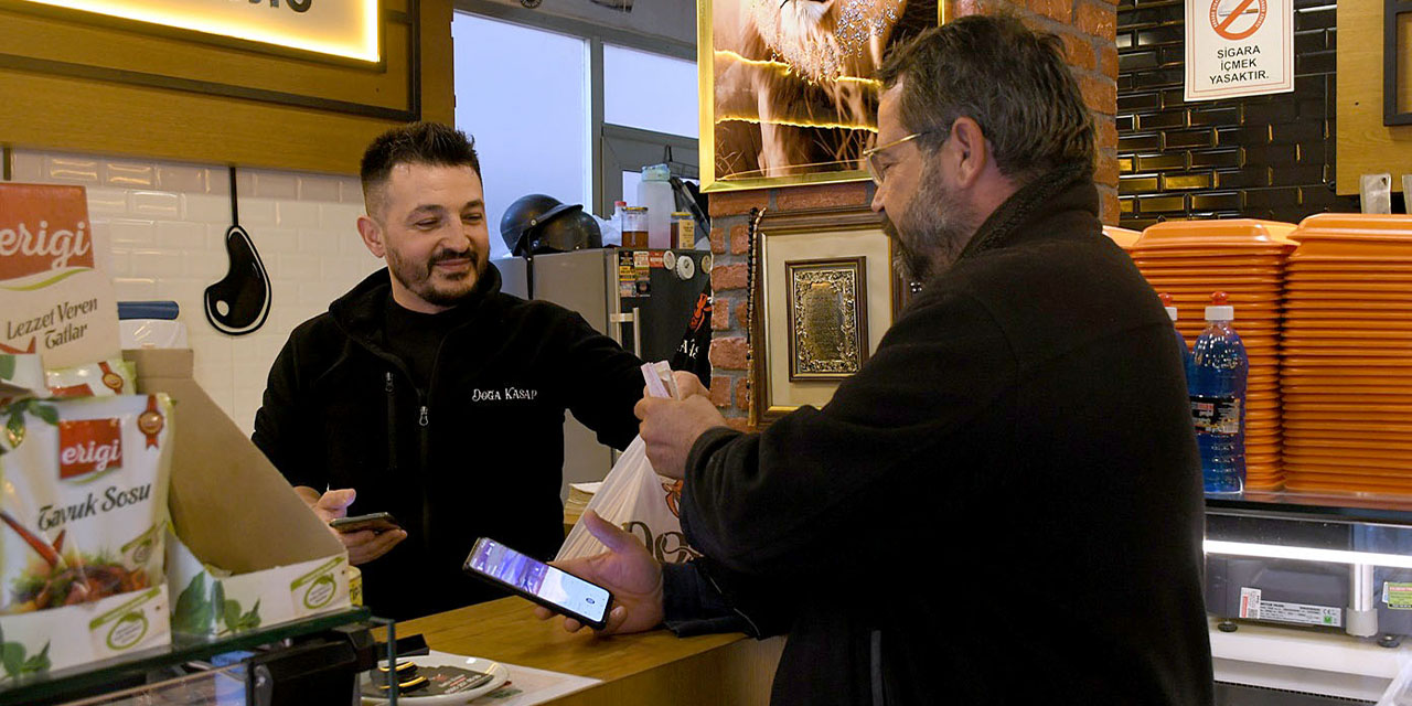 Kuşadası’nda Adalı Kart ailesi giderek büyüyor