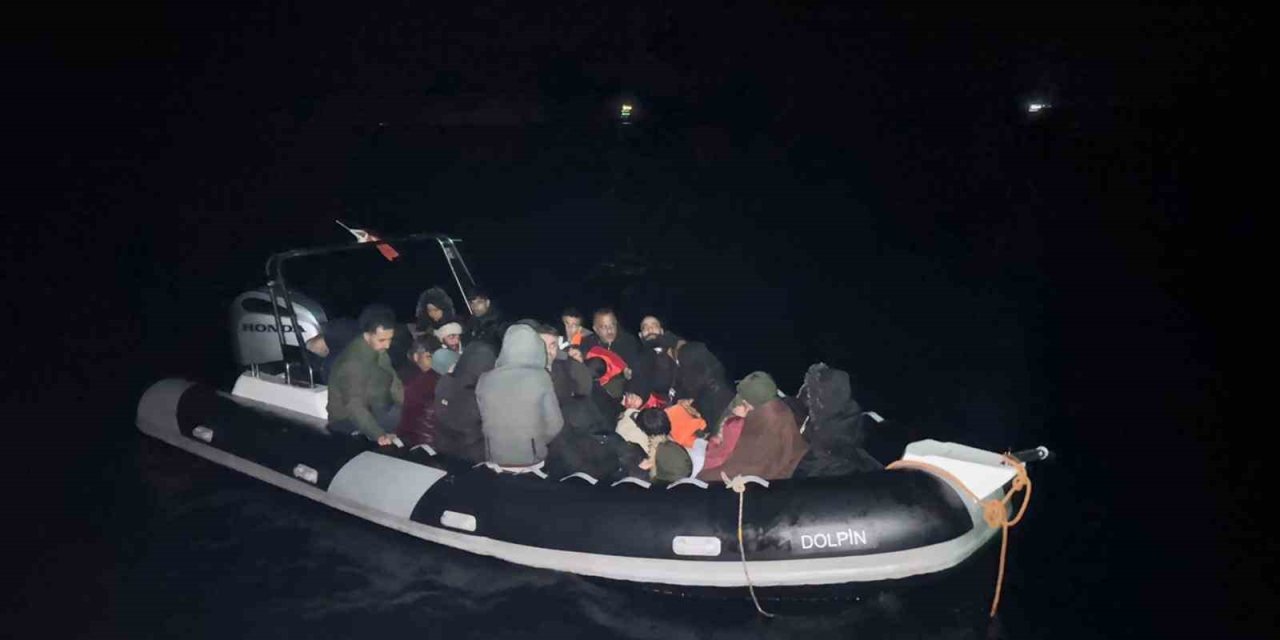Yunanistan’ın Türk sularına geri ittiği 31 düzensiz göçmen kurtarıldı
