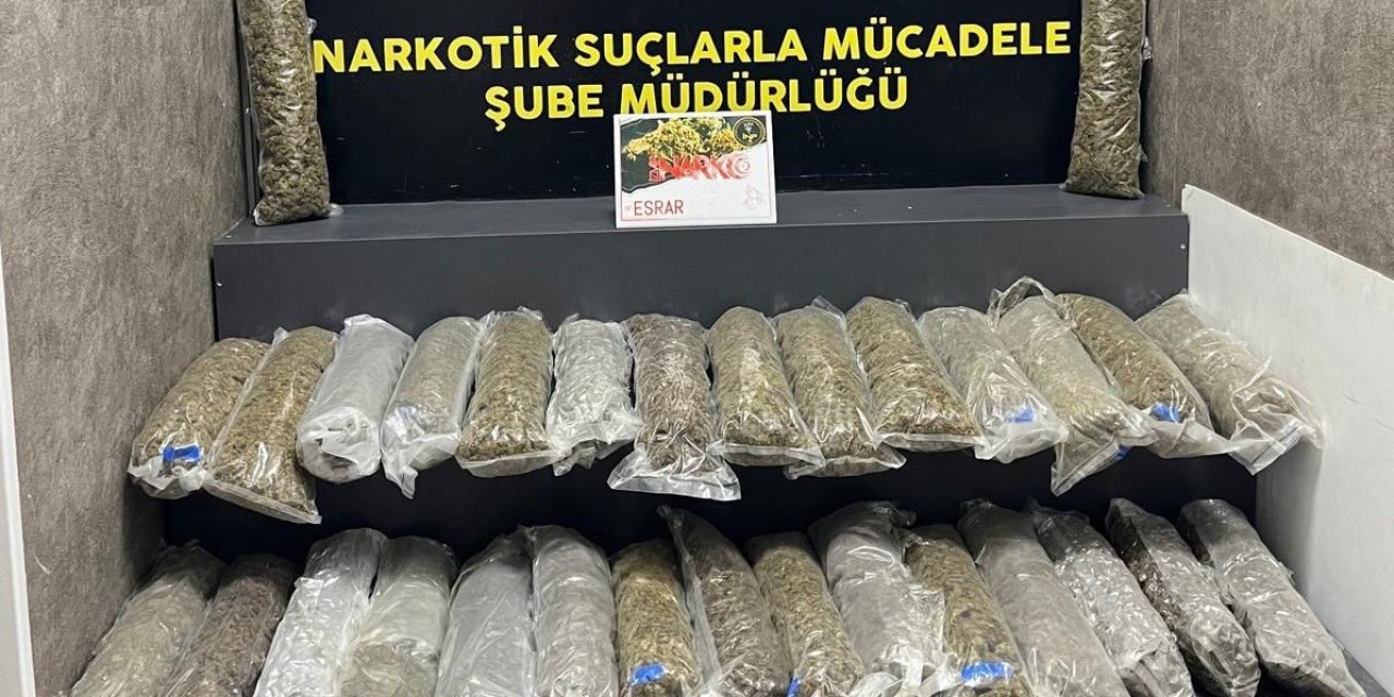 İzmir’de uyuşturucu deposuna baskın: 23 kilo ele geçirildi