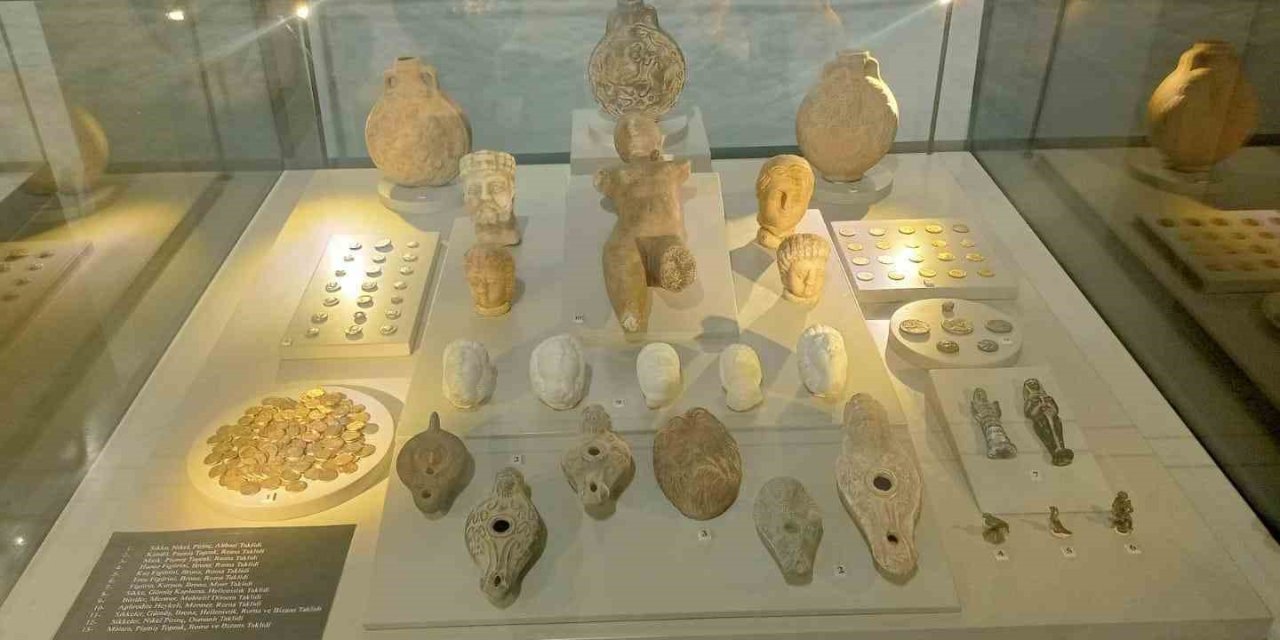 Tarihi eser kaçakçılığına dikkat çeken sergi ziyaretçilerini ağırlıyor