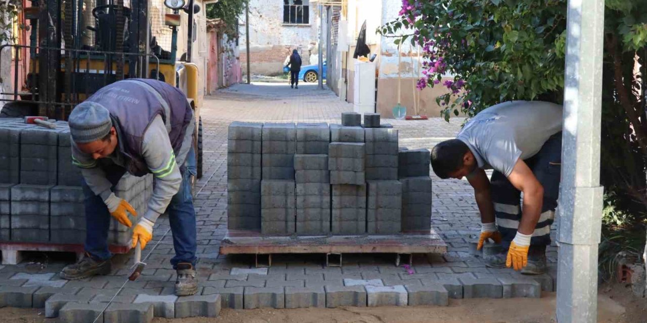 Nazilli Belediyesi Çapahasan’da yolları yeniliyor