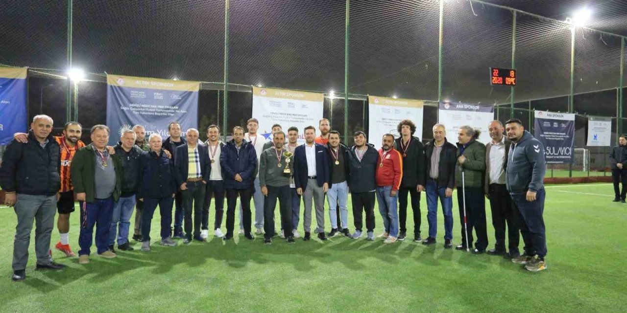 Nikferliler halı saha turnuvasında ter döktü