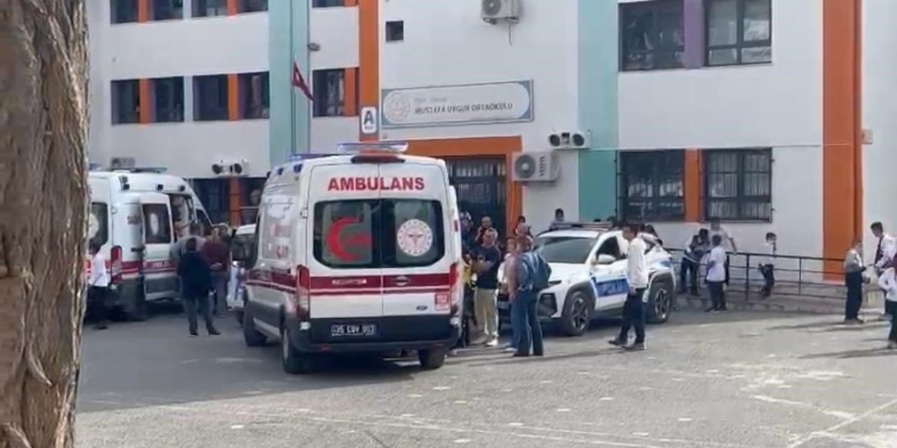 Sınıfın içinde yangın tüpü sıktılar: Çoğu öğrenci tozdan etkilendi
