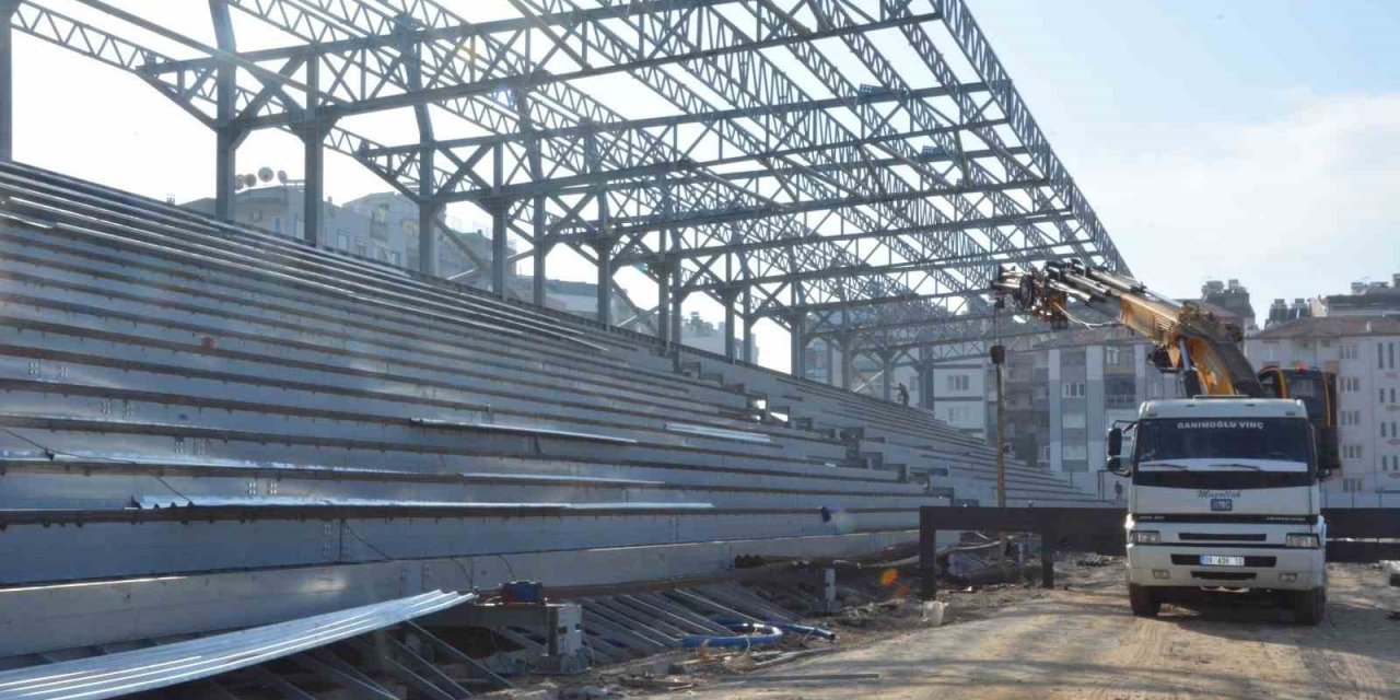 Adnan Menderes Stadı’nda çalışmalar sürüyor