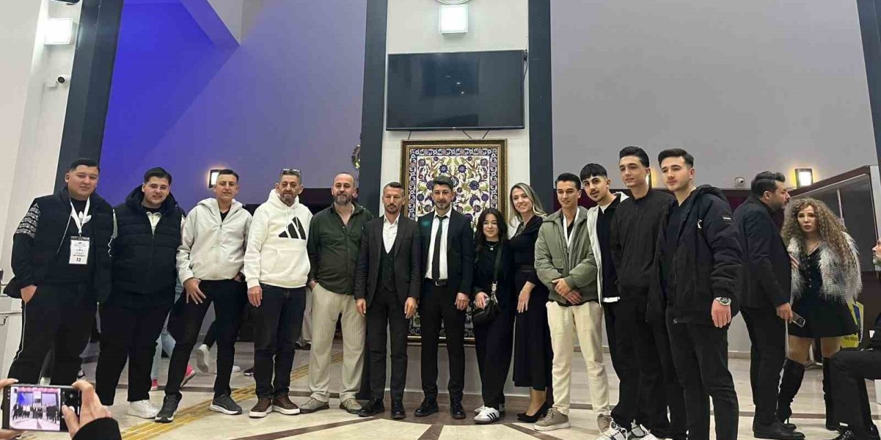 Manisalı kuaförler Uşak’tan 3 kupa ile döndü