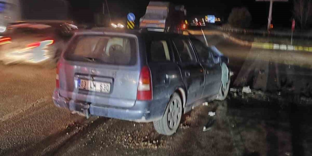 Otobüsle otomobil çarpıştı: 1 ölü, 3 yaralı