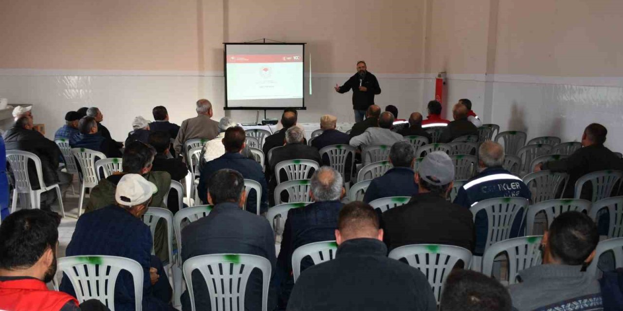 Yenipazar’da üreticiler şap hastalığıyla mücadele konusunda bilgilendirildi