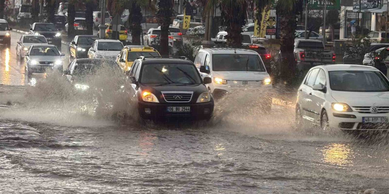 Bodrum sokakları bir saatte göle döndü