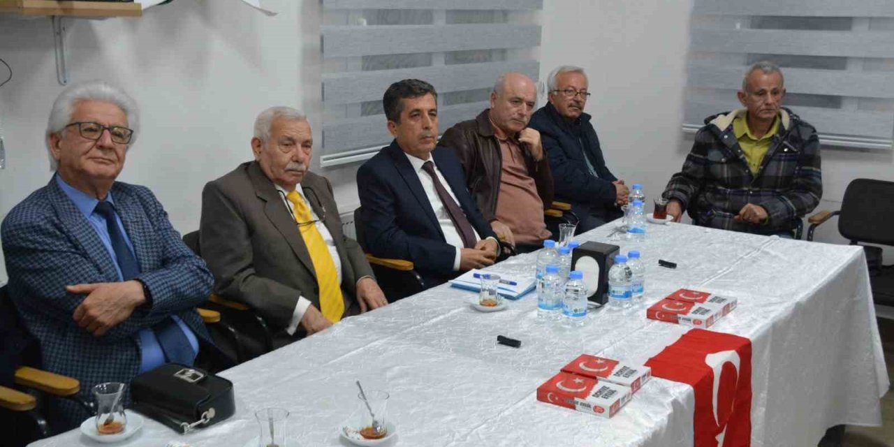 Akhisar’da Öğretmenler Günü buluşmasında tecrübeli öğretmenlerden ders