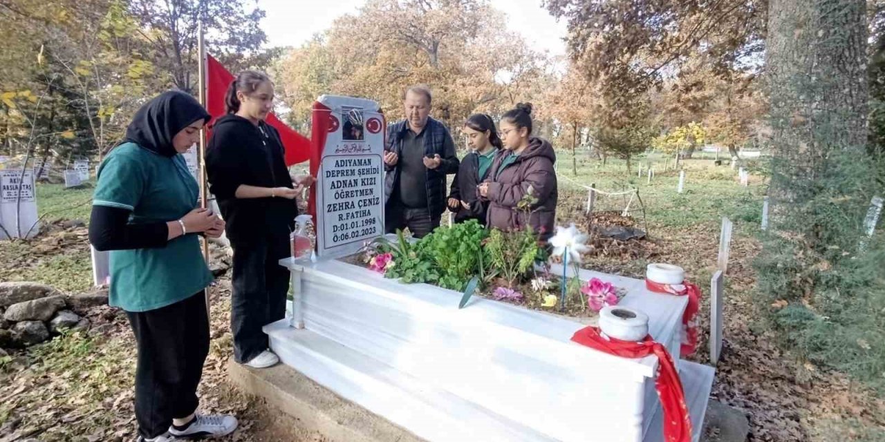 Gördesli öğrenciler şehit öğretmenleri unutmadı