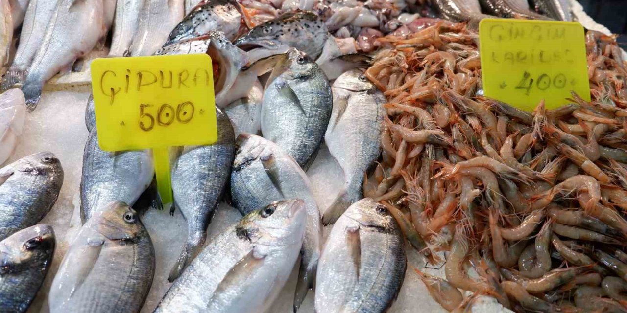 Foça Balık Hali’nde kış sezonu:"Sardalya ve uskumru zamanı"