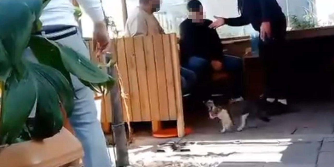 İzmir’de hırsızlık yaptığı öne sürülen taksi şoförüne darp