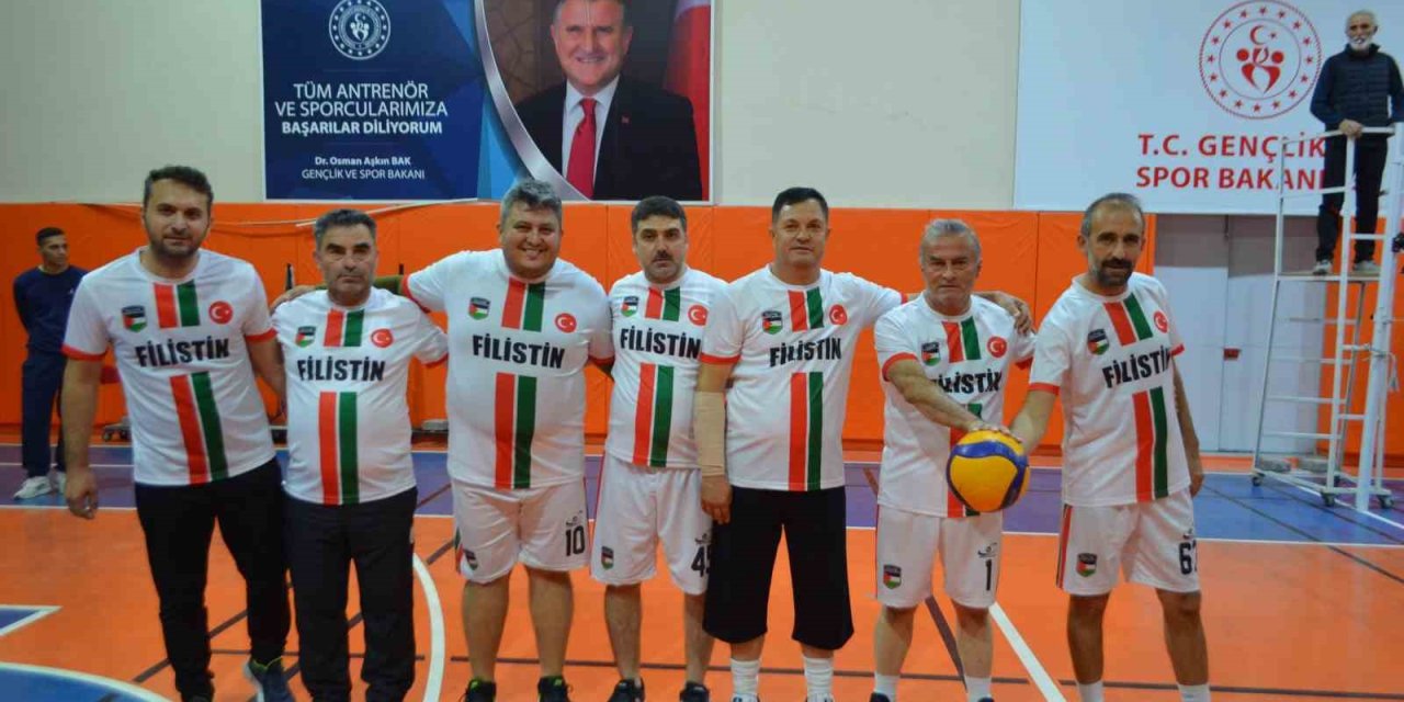 Öğretmenlerin nefes kesen voleybol turnuvası tamamlandı