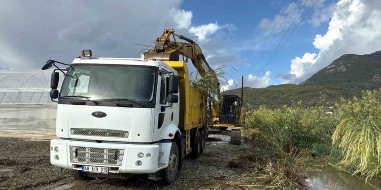 MUSKİ, Fethiye e Seydikemer’de 77 km dere temizliği yaptı