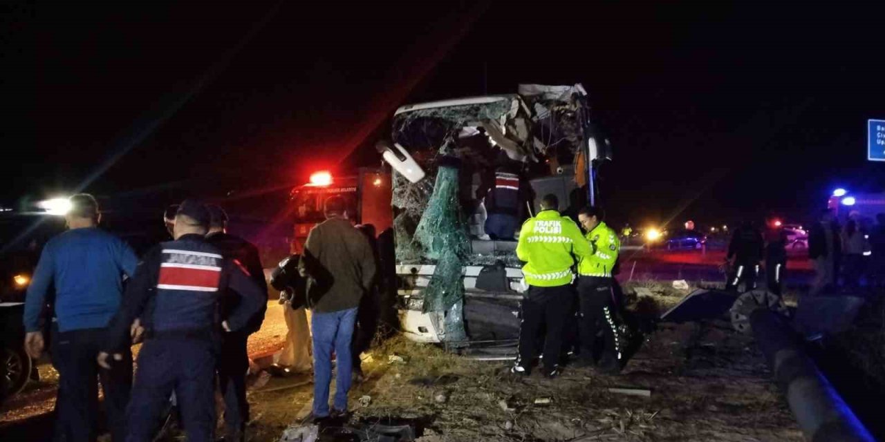 Denizli’de minibüs yolcu otobüsüyle çarpıştı: Yaralılar var