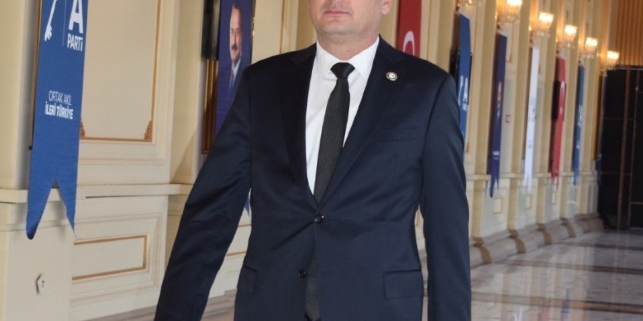 Başkan Saruhan; "Başımızın tacı öğretmenlerimizin günü kutlu olsun"