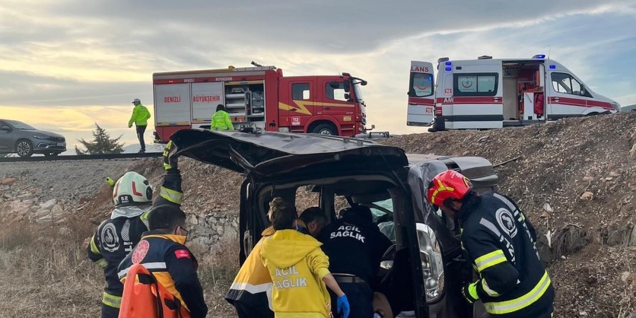 Yoldan çıkan otomobil tarlaya uçtu; 2 yaralı