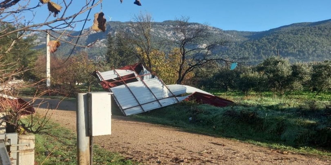 Menteşe’de fırtına yapılara zarar verdi