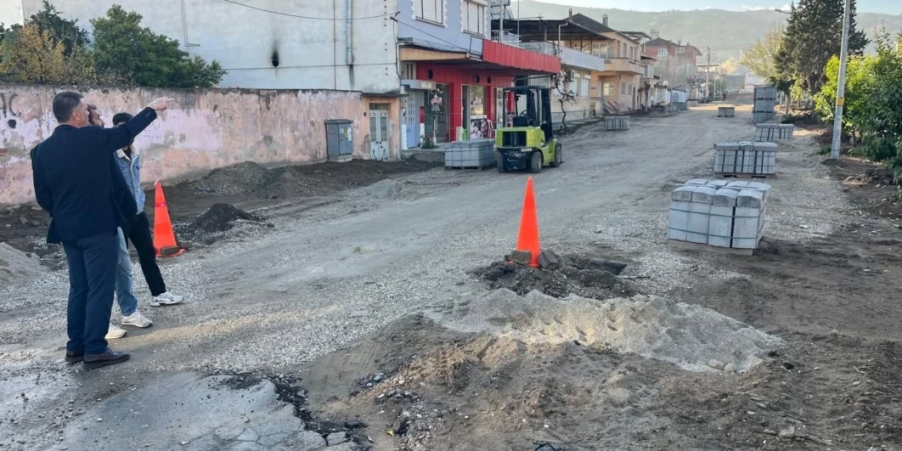 Yenipazar’da yol ve kaldırım çalışmaları sürüyor