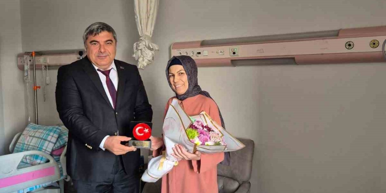 Öğretmenler Günü’nü hastanede geçiren öğretmen unutulmadı