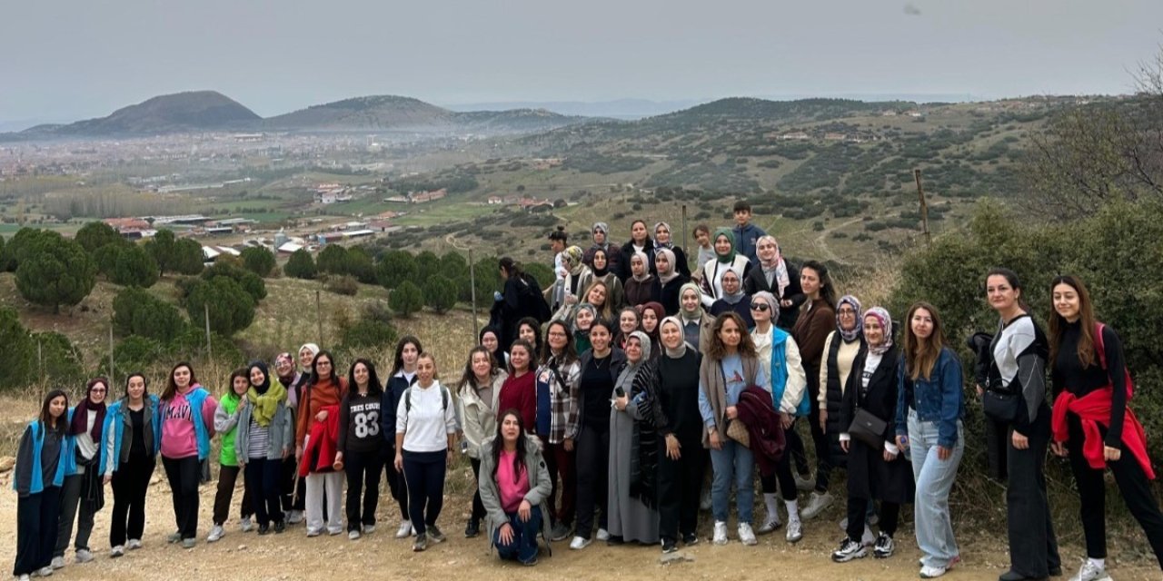Manisa’da 61 kadın öğretmen 24 Kasım’ı Gençlik Kampında kutladı