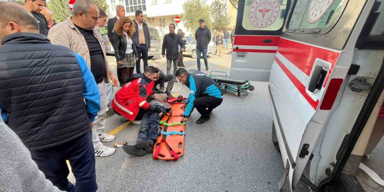 Menteşe’de otomobil yaşlı adama çarpıp kaçtı