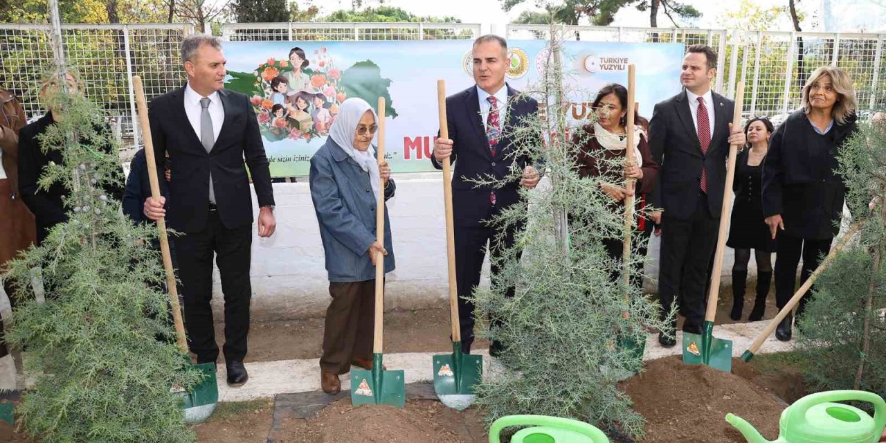 Muğla’da 16 bin 453 öğretmen için 16 Bin 453 fidan toprakla buluşuyor