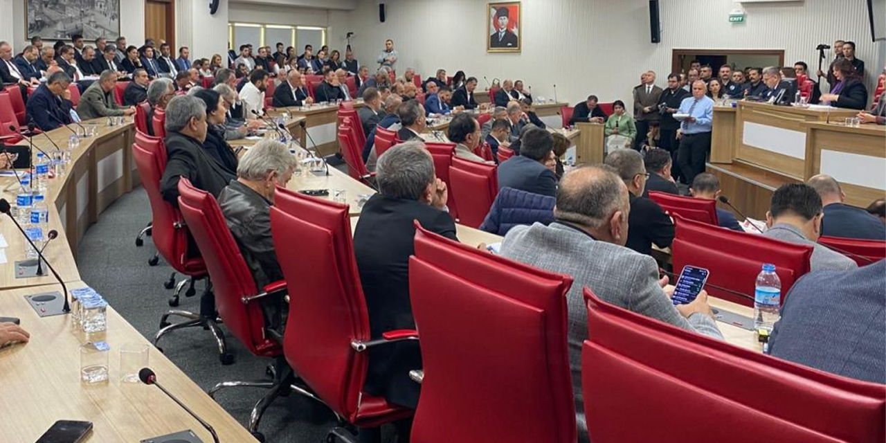 Aydın’da “Kim kimin sayesinde başkan oldu?” krizi patladı