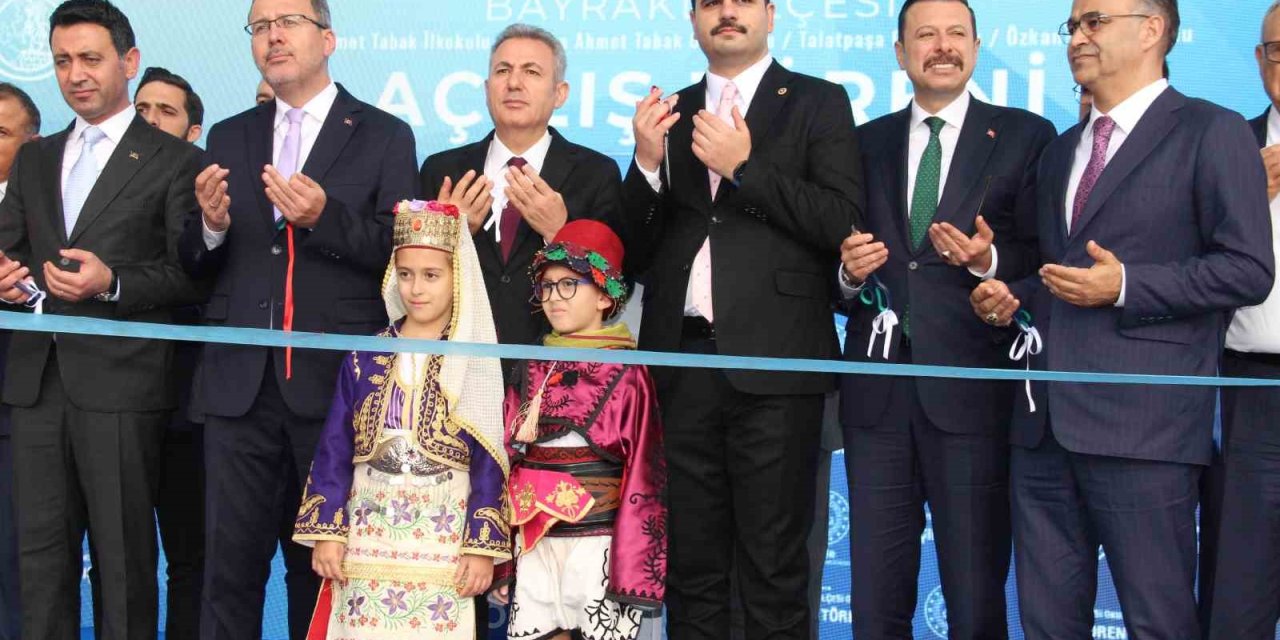 İzmir’de depremde hasar görünce yeniden yapılan 4 okulun açılışı gerçekleştirildi