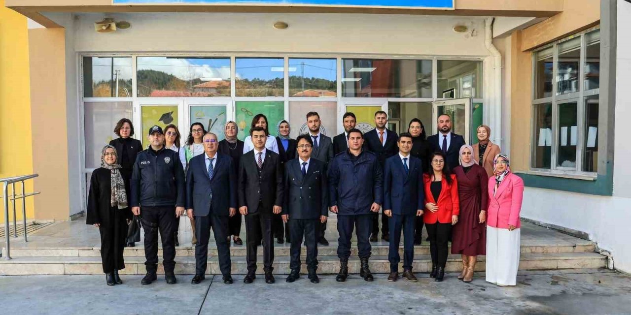 Çameli protokolü öğretmenleri yalnız bırakmadı