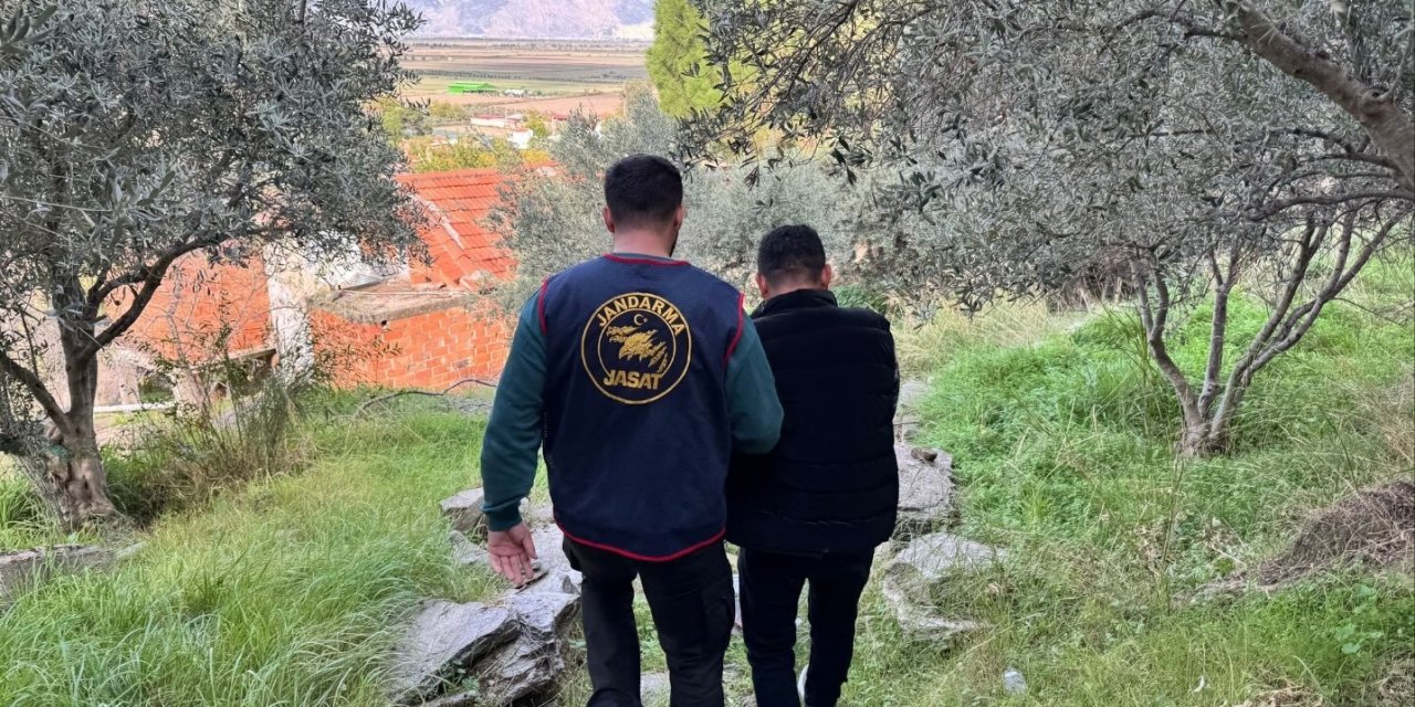 Firari şahıs ormanlık arazide saklanırken yakalandı