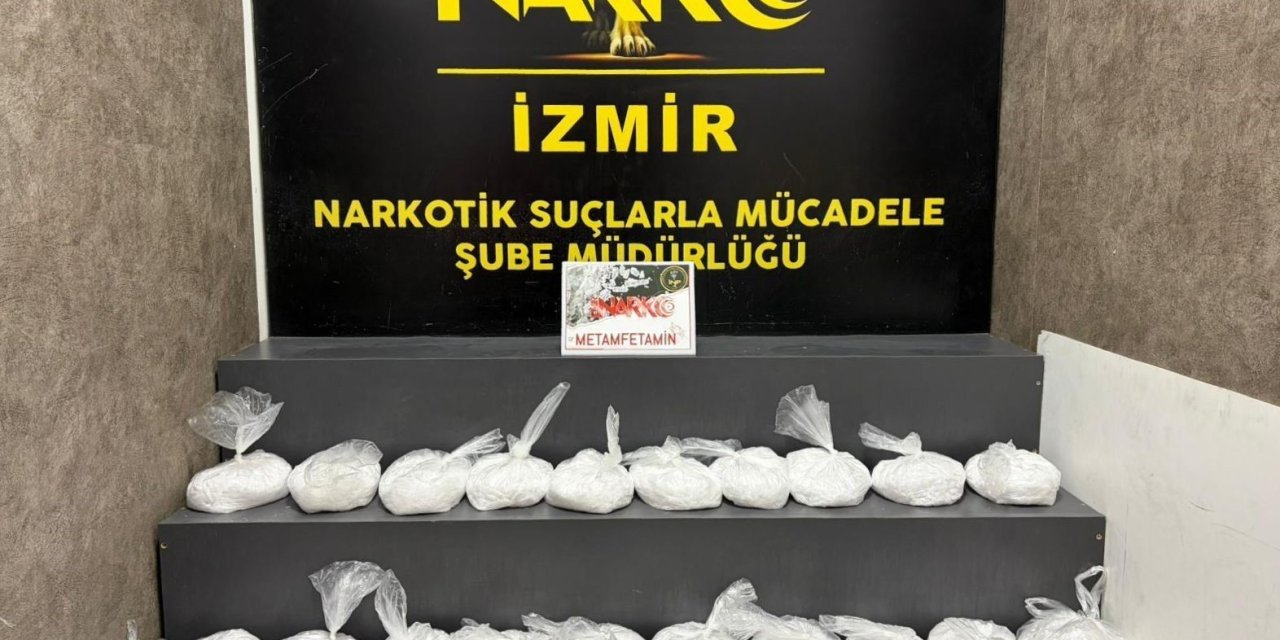 İzmir’de zehir tacirlerine çifte darbe