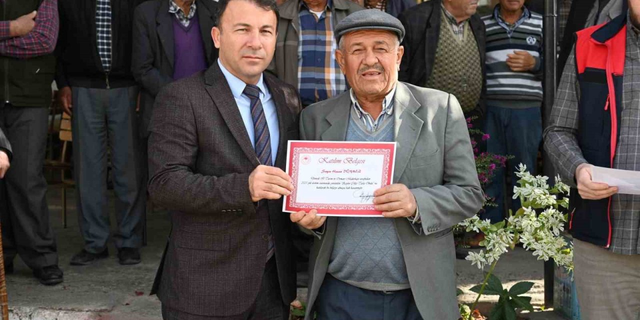 Tavas’ta zeytin seferberliği kapsamında açılan Tarla Okulu ilk mezunlarını verdi