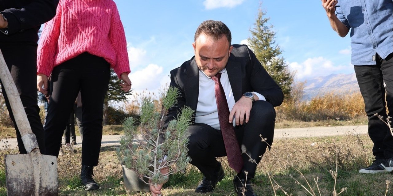 Çivril’de öğretmenler anısına fidan dikimi yapıldı