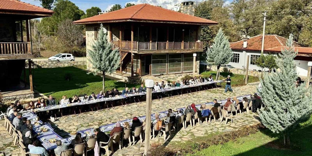 Başkan Pütün ilçede görev yapan öğretmenlerle bir araya geldi