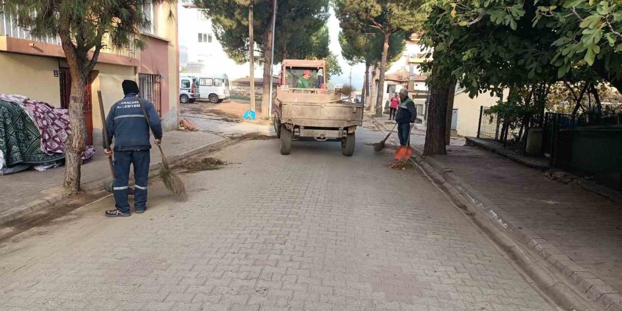 Karacasu’da çevre temizliği için ekipler sahada