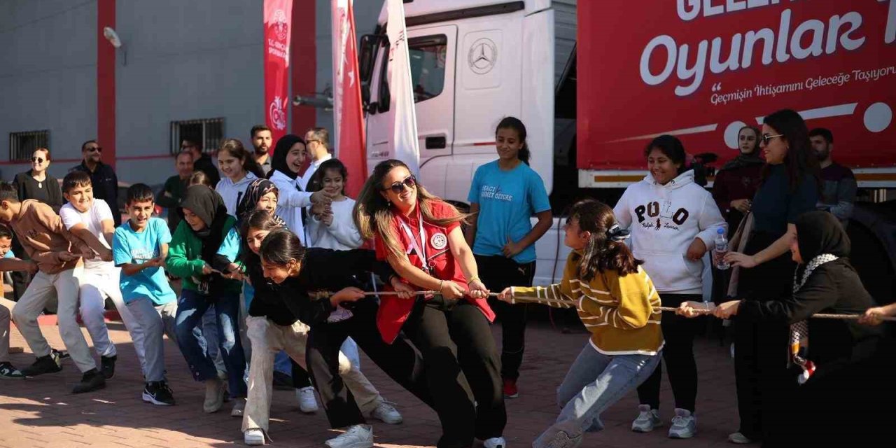 Bir tır dolusu mutluluk Manisa’ya geliyor