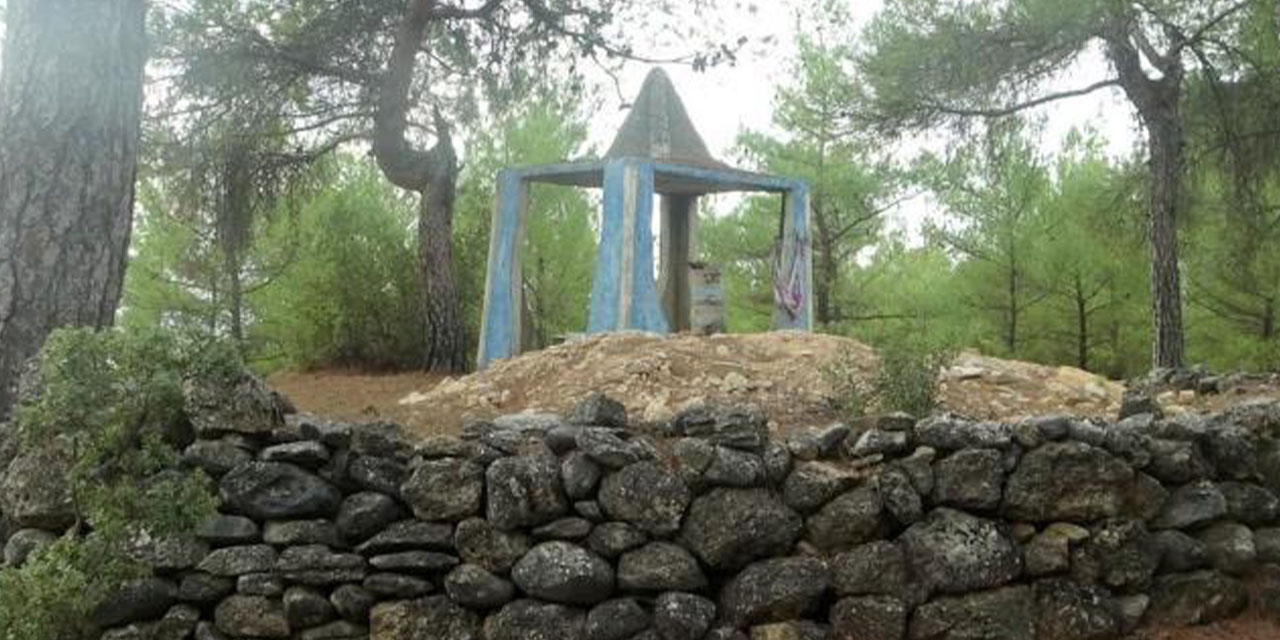 300 yıllık türbe defineciler tarafından tahrip edildi