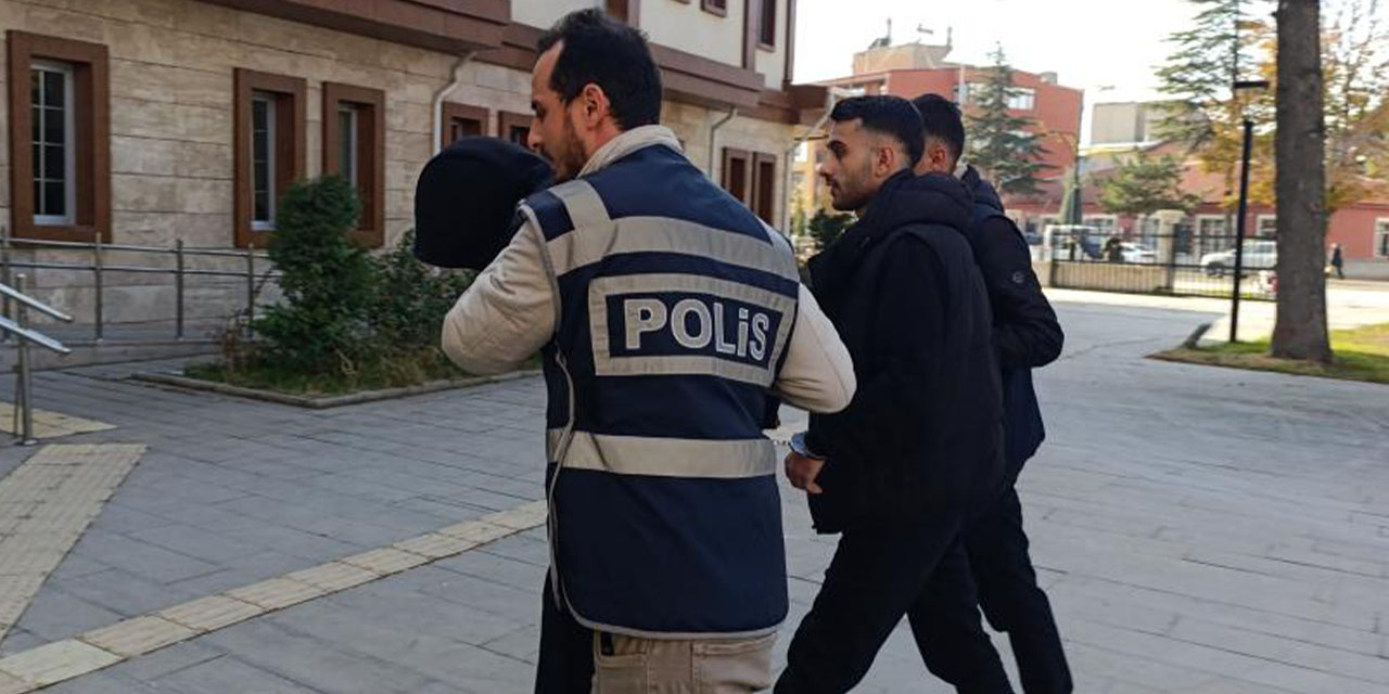 Telefon dolandırıcıları 2 milyon TL ile kaçarken yakalandı