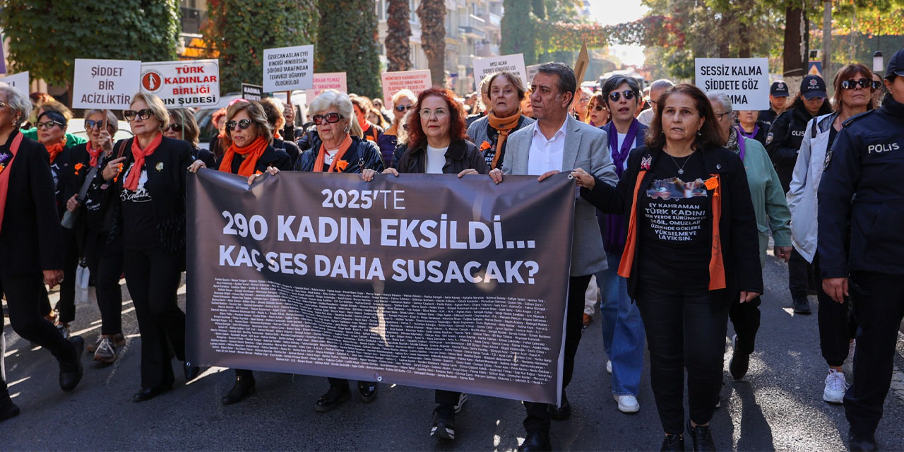 Efeler’de 25 Kasım için “Sessiz Yürüyüş” düzenlendi: Başkan Yetişkin’den çarpıcı “290!” mesajı