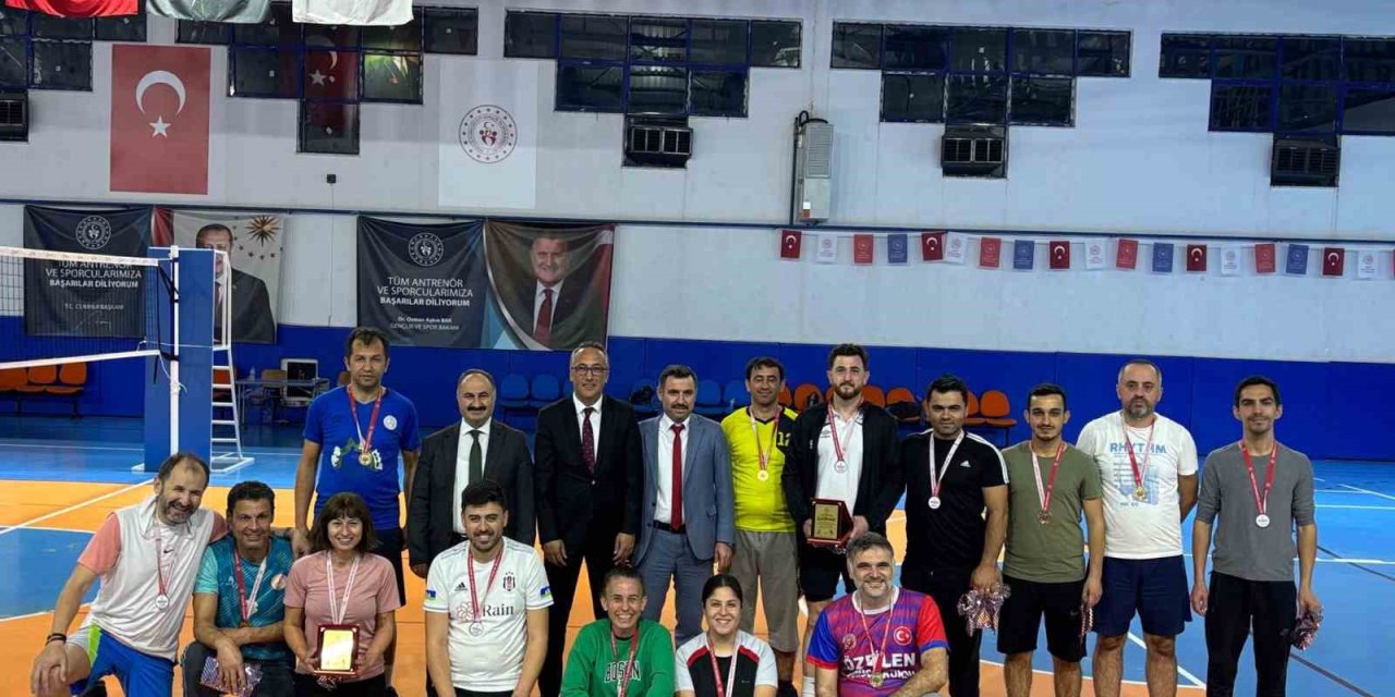 Öğretmenler dostluk maçı yaptı