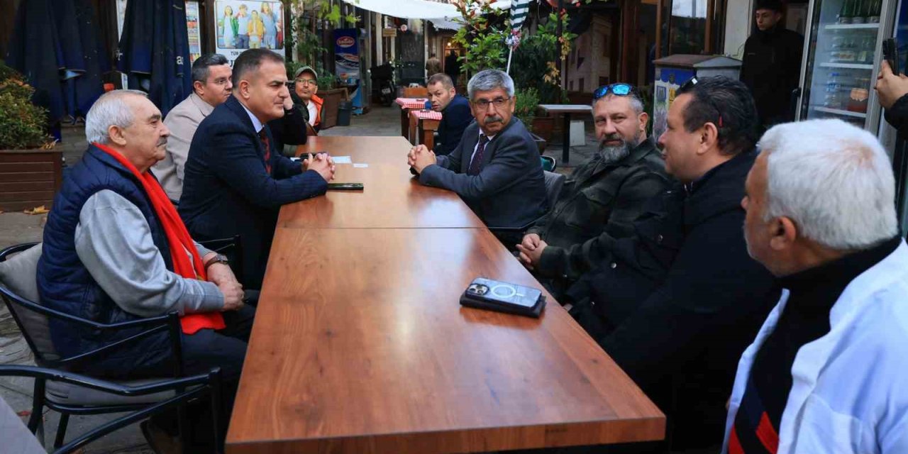 Vali Akbıyık ve Rektör Kaçar tarihi Arasta esnafını ziyaret etti