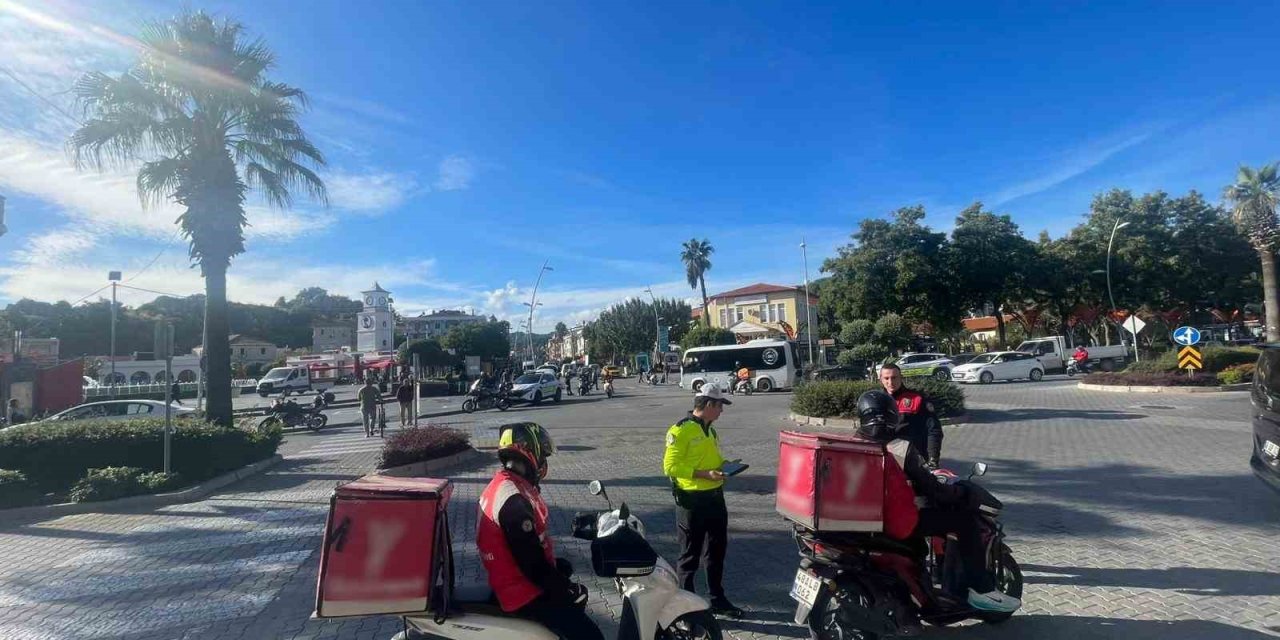 Marmaris’te motorlu kuryeler denetlendi