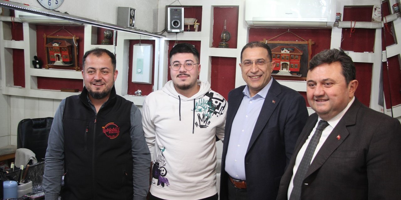 AK Parti’li başkanlardan Kula’da esnaf ve ev ziyaretleri