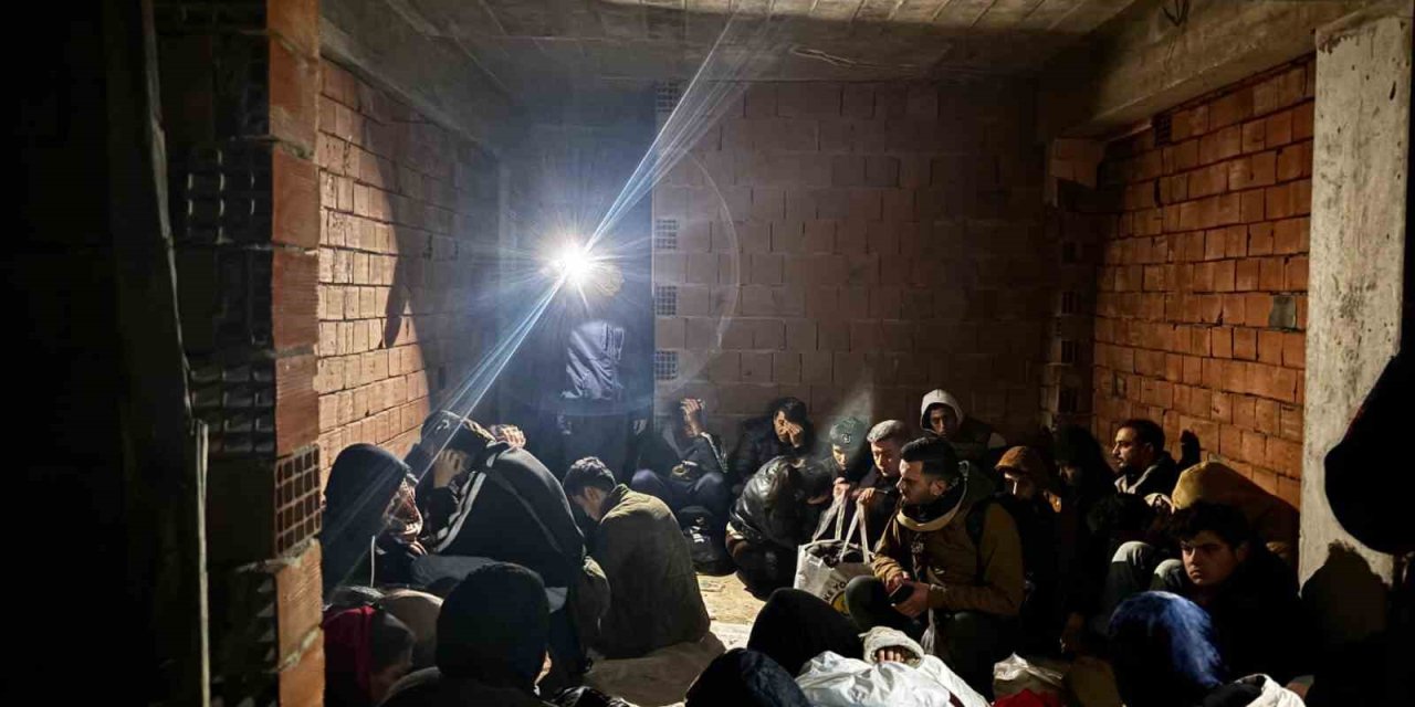 Düzensiz göçmenler inşaatta yakalandı