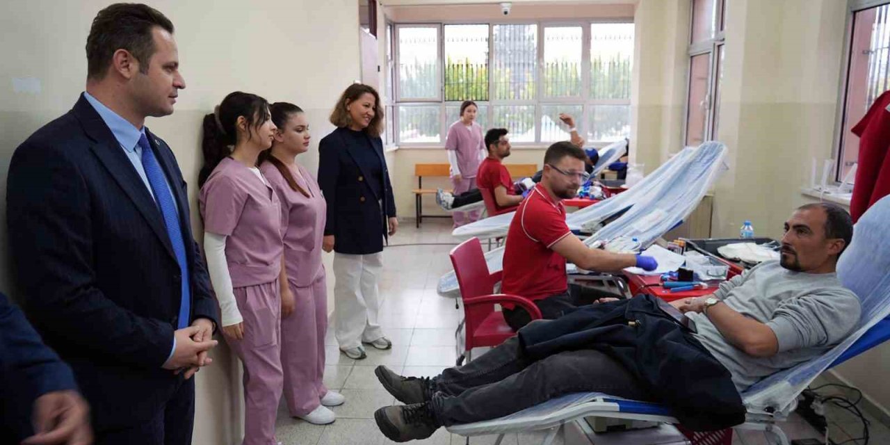 Öğretmenler kan bağışında bulundu