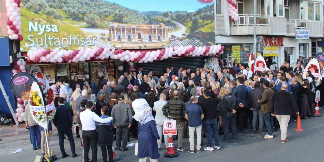 Tuğba Kuruyemiş’in 127. şubesi kadınların eliyle açıldı