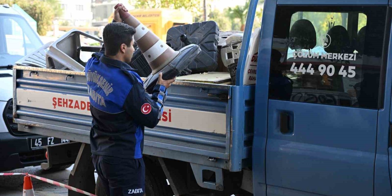 Manisa’da kaldırımlar vatandaşa geri veriliyor