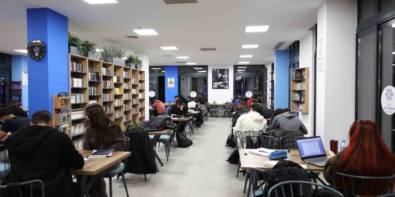 Başkan Çerçioğlu: "Gençlerimizin eğitim yolculuğunda yanlarında olmaya devam edeceğiz"